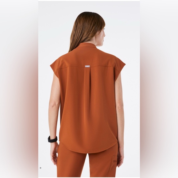 FIGS Rafaela Scrub Top - Picture 2 of 11